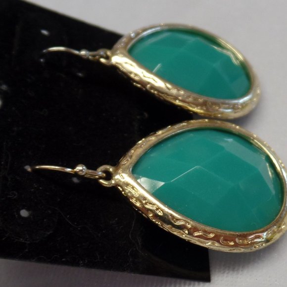 Fabulous Gold Tone & Blue/Green Faceted Ear Rings - Picture 2 of 6